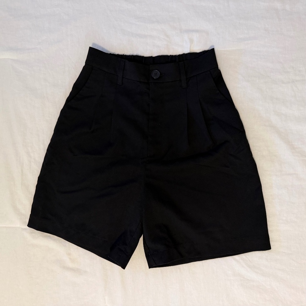 H&M Pleated Black Shorts